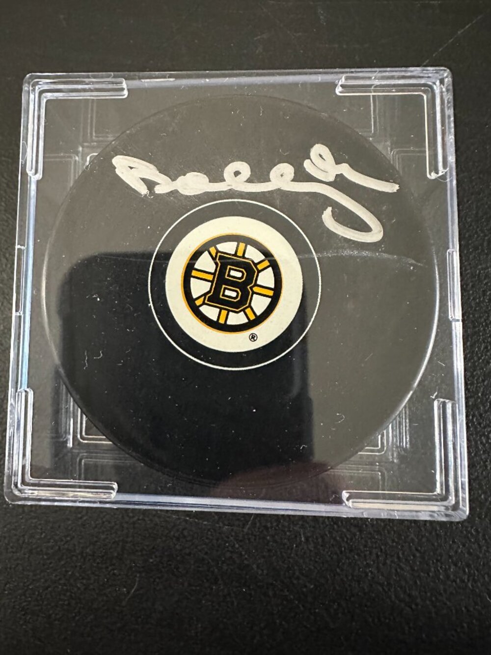 BOBBY ORR SIGNED BOSTON BRUINS AUTOGRAPHED NHL HOCKEY PUCK IN CASE W/COA - 930A